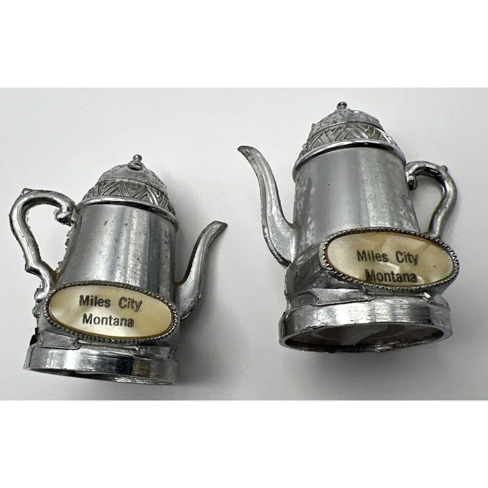 Miles City Montana Salt and Pepper Souvenir Set With Tray